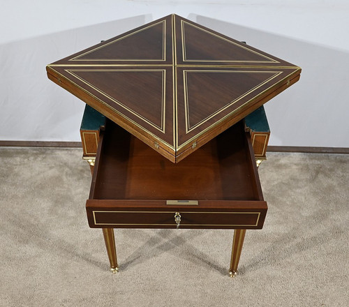 Table à Jeux dite Mouchoir en Acajou, style Louis XVI, époque Napoléon III – Milieu XIXe