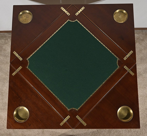 Table à Jeux dite Mouchoir en Acajou, style Louis XVI, époque Napoléon III – Milieu XIXe