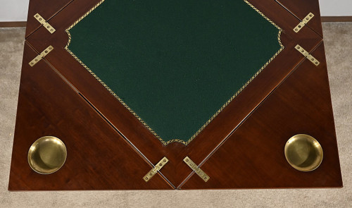 Table à Jeux dite Mouchoir en Acajou, style Louis XVI, époque Napoléon III – Milieu XIXe