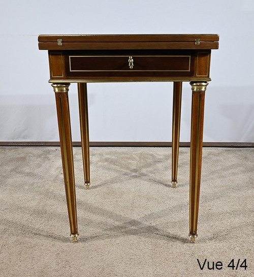 Table à Jeux dite Mouchoir en Acajou, style Louis XVI, époque Napoléon III – Milieu XIXe