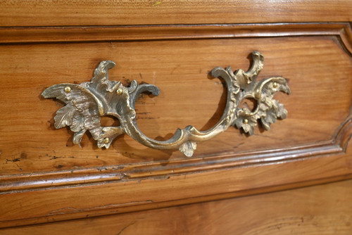 Solid cherrywood chest of drawers, Transition Louis XIV / Regency period - Early 18th century