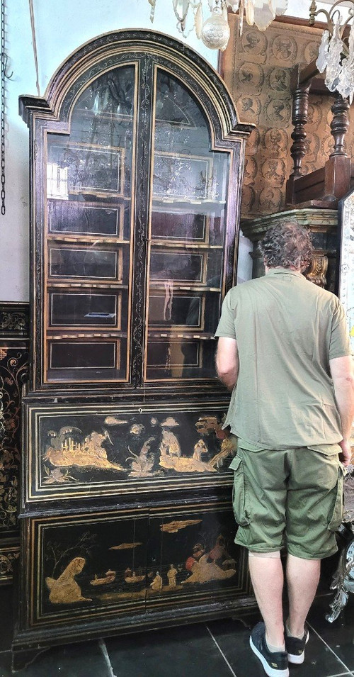 Große Scriban-Vitrine aus lackiertem Holz, Chinoiserie, Ende des 18. und Anfang des 19. Jahrhunderts