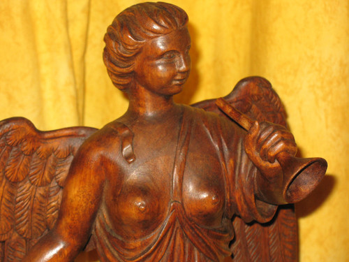 Victoire ailée Grande sculpture en bois époque 20ème