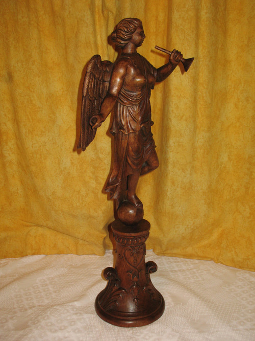 Victoire ailée Grande sculpture en bois époque 20ème