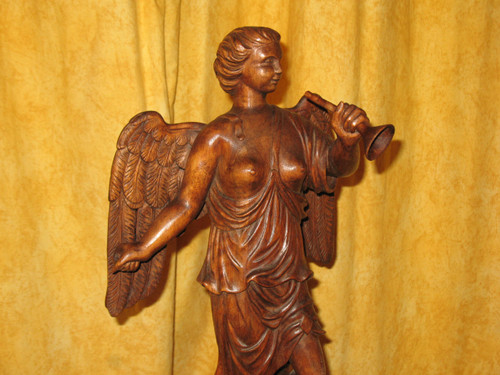 Victoire ailée Grande sculpture en bois époque 20ème