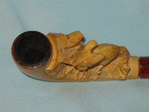 Meerschaum and amber pipe in its original case depicting a fox from the 19th century.