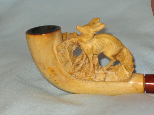 Meerschaum and amber pipe in its original case depicting a fox from the 19th century.