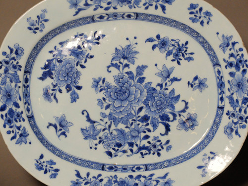 Oval dish in blue and white Chinese porcelain - 18th century