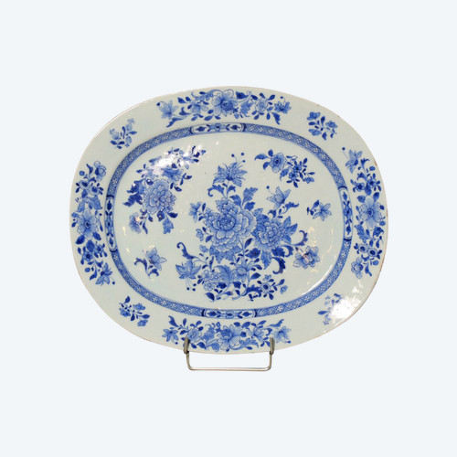 Oval dish in blue and white Chinese porcelain - 18th century