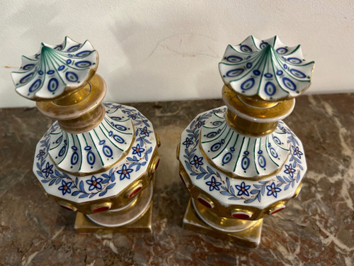 Pair De Flacons En Porcelaine De Paris XIXéme Siècle