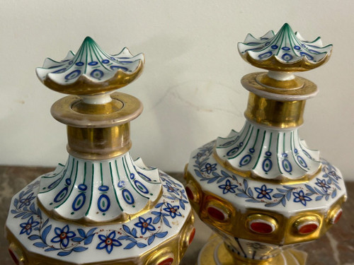 Pair De Flacons En Porcelaine De Paris XIXéme Siècle