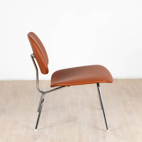 Chauffeuse LCM en cuir de Ray et Charles Eames circa 1960