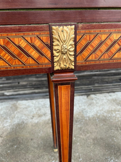 Table à Jeu Demi- Lune En Marqueterie De Style Louis XVI