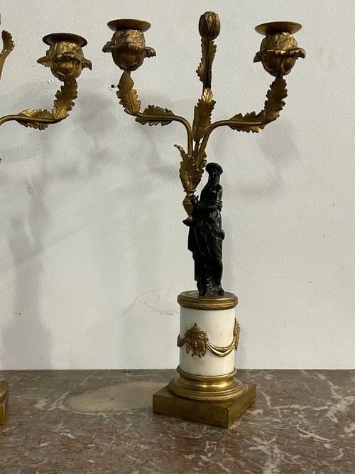 Coppia di candelabri in bronzo dorato patinato e marmo impero