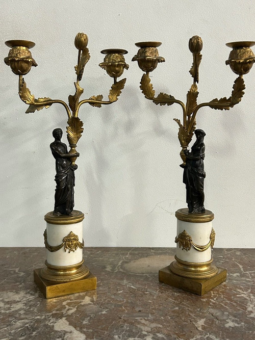 Coppia di candelabri in bronzo dorato patinato e marmo impero