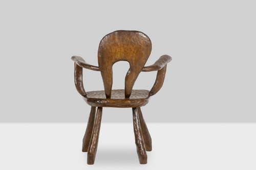 Maison Chevalier, Fauteuil Brutaliste en bois gougé. Années 1960.