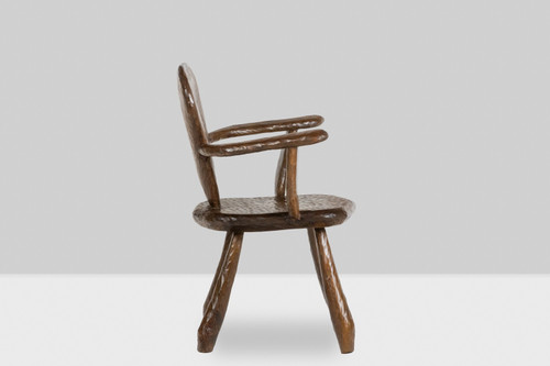 Maison Chevalier, Fauteuil Brutaliste en bois gougé. Années 1960.