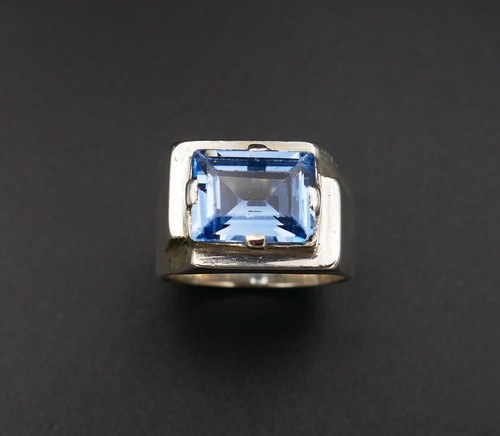 Art Deco Ring In Silver And Blue Spinel.