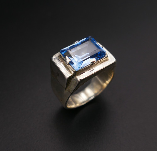 Art Deco Ring In Silver And Blue Spinel.