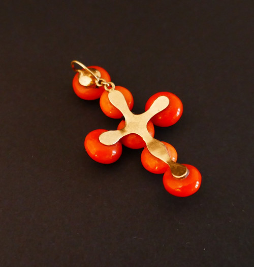 Pendentif Croix En Corail Ancien, Or 18 Carats.