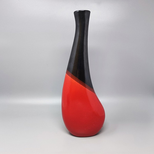 1970 Magnifique grand vase rouge par Marei Ceramic. Fabriqué en Allemagne