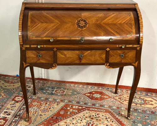 Beautiful Cylinder Desk In Louis XV Marquetry From the 18th Century