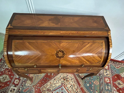 Beautiful Cylinder Desk In Louis XV Marquetry From the 18th Century