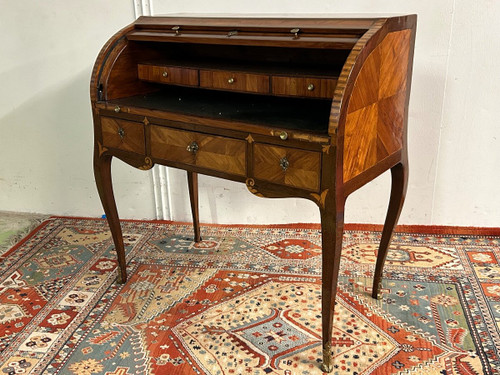 Beautiful Cylinder Desk In Louis XV Marquetry From the 18th Century