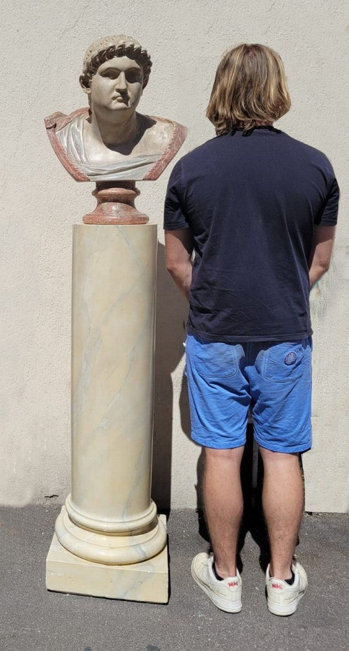 Buste d'Empereur Romain sur colonne, stuc patiné, XXème siècle