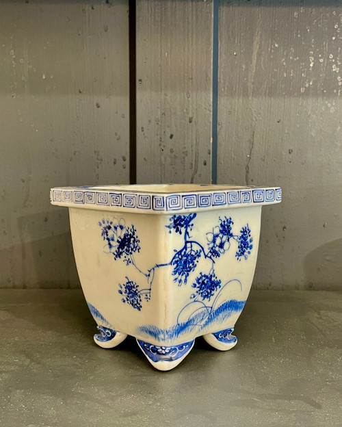 Petite jardinière en porcelaine de Chine, XXe siècle 