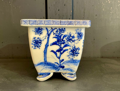 Petite jardinière en porcelaine de Chine, XXe siècle 