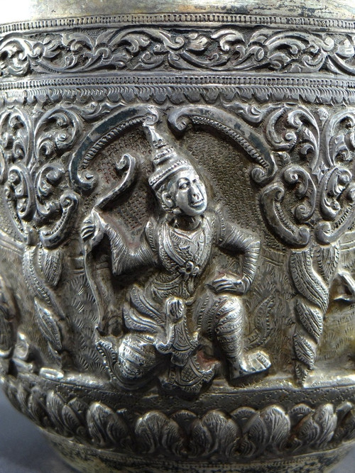  Burma, Konbaug Dynasty, 19th Century, Important Bowl In Solid Silver Repoussé Decor.