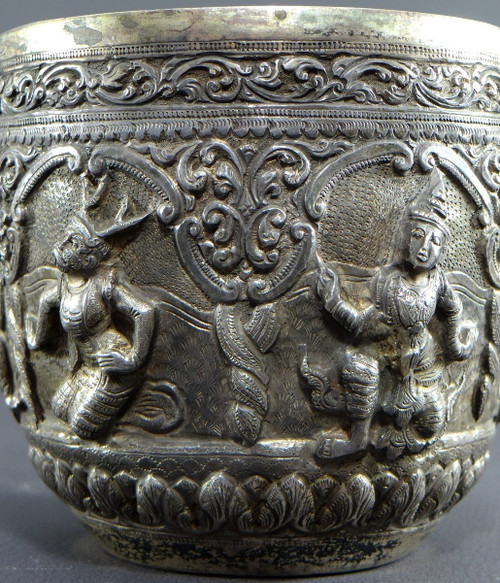  Burma, Konbaug Dynasty, 19th Century, Important Bowl In Solid Silver Repoussé Decor.