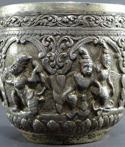  Burma, Konbaug Dynasty, 19th Century, Important Bowl In Solid Silver Repoussé Decor.