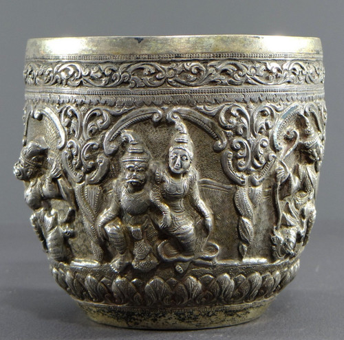  Burma, Konbaug Dynasty, 19th Century, Important Bowl In Solid Silver Repoussé Decor.