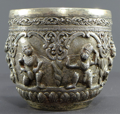  Burma, Konbaug Dynasty, 19th Century, Important Bowl In Solid Silver Repoussé Decor.