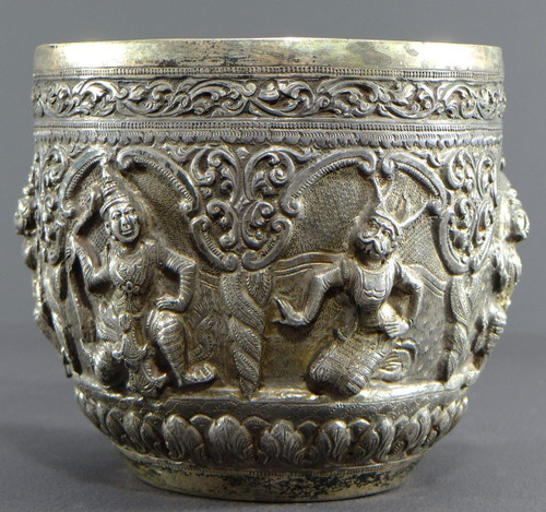  Burma, Konbaug Dynasty, 19th Century, Important Bowl In Solid Silver Repoussé Decor.