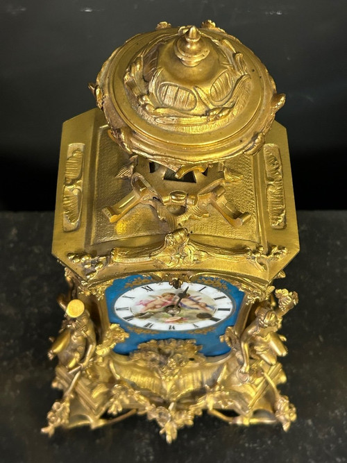 Orologio In Bronzo Dorato E Piatti In Porcellana Del Periodo Napoleone III