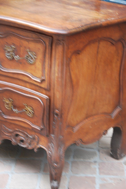 Beautiful Walnut Chest of Drawers Nimes, 18th century