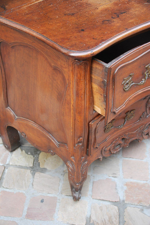 Beautiful Walnut Chest of Drawers Nimes, 18th century