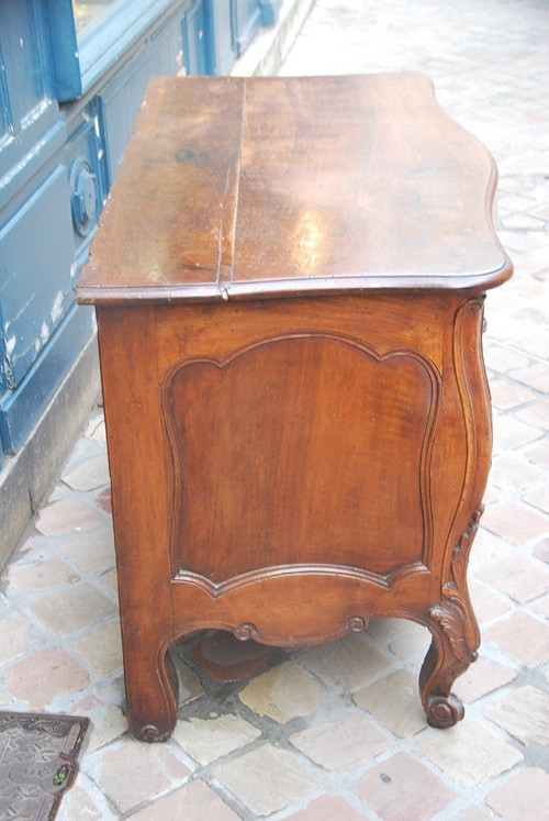 Beautiful Walnut Chest of Drawers Nimes, 18th century