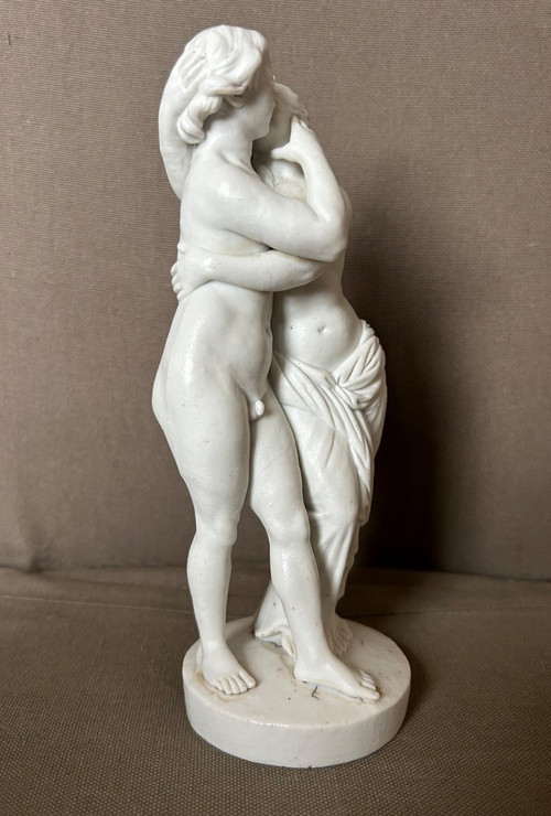 Amour Et Psyché - 18th Century Porcelain Biscuit Sculpture