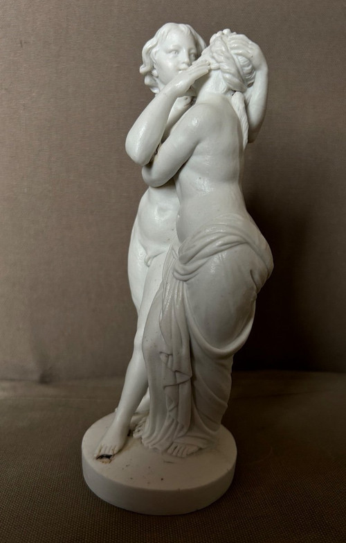 Amour Et Psyché - 18th Century Porcelain Biscuit Sculpture