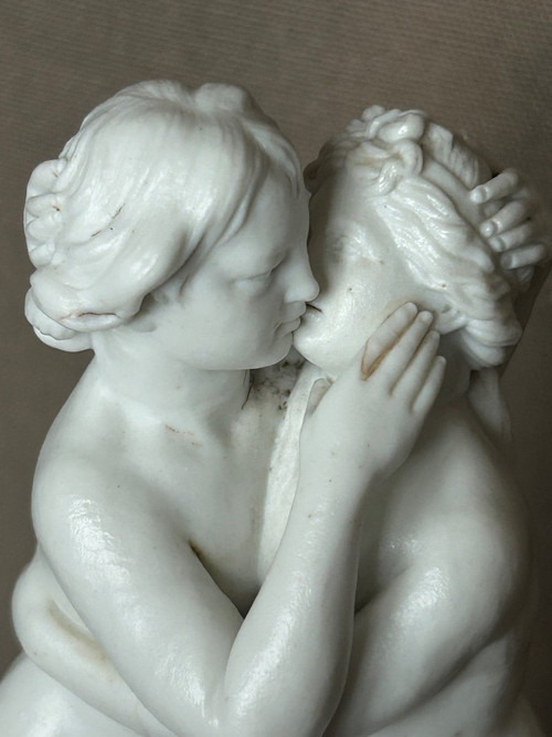 Amour Et Psyché - 18th Century Porcelain Biscuit Sculpture