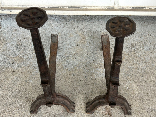 Grand Paire De Landiers En Fonte De Fer D'époque Louis XIII - Andiron Andirons