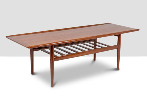 Grete Jalk pour Glostrup. Table basse « GJ106 » en teck. Années 1960.