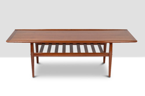 Grete Jalk pour Glostrup. Table basse « GJ106 » en teck. Années 1960.