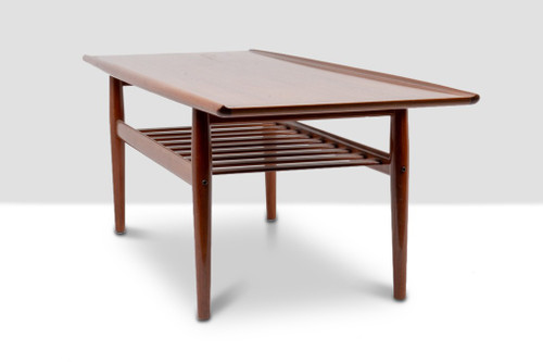 Grete Jalk pour Glostrup. Table basse « GJ106 » en teck. Années 1960.