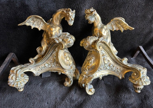 Paire De Chenets En Bronze à  Décor De Dragons Aux Ailes Déployées Style Régence époque XIXème