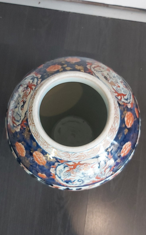 Imari 19th century covered vase